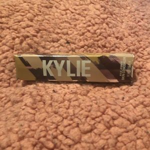 Kylie Cosmetics concealer in “Gypsum”